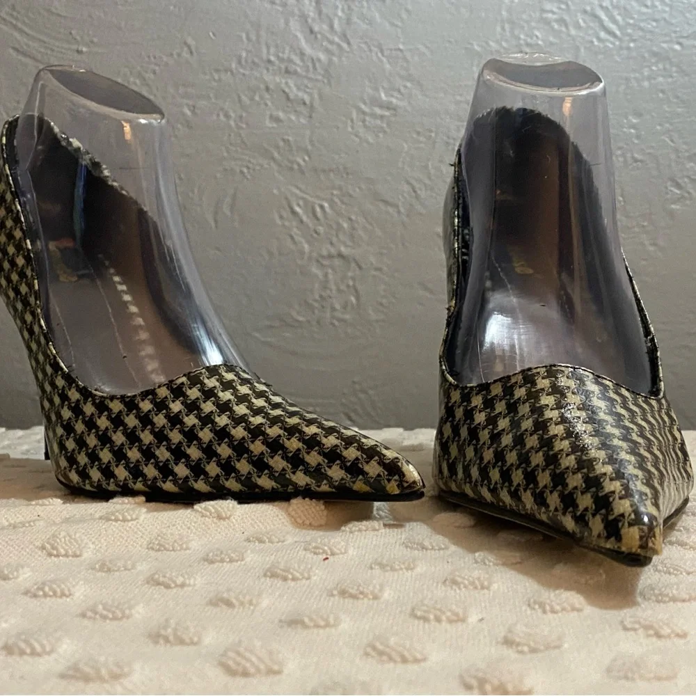 Dollhouse Heel-PEELING ON THE INSIDE PRICED REFLECTS THIS-AS IS SALE - Picture 4 of 9